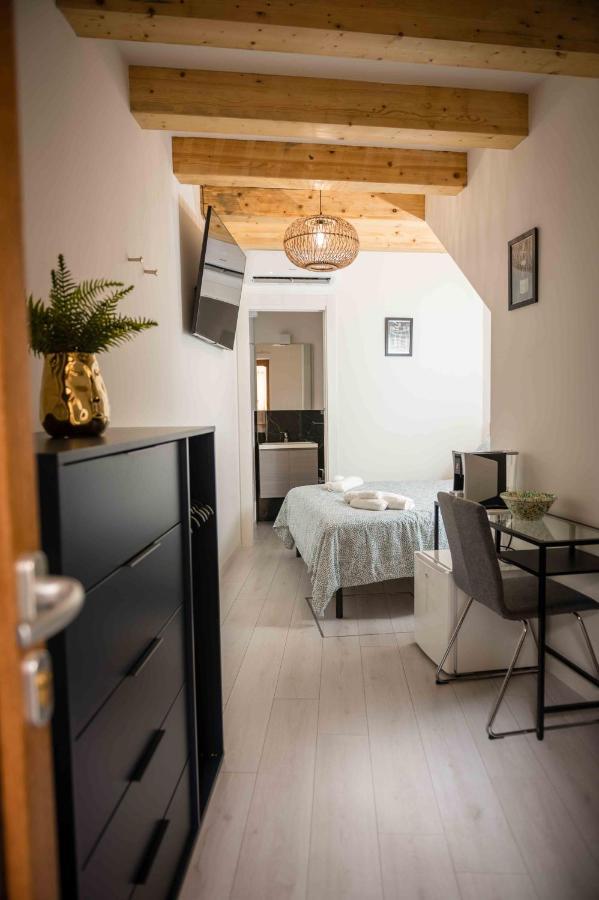 The Wine Room Castelbuono  Exterior foto